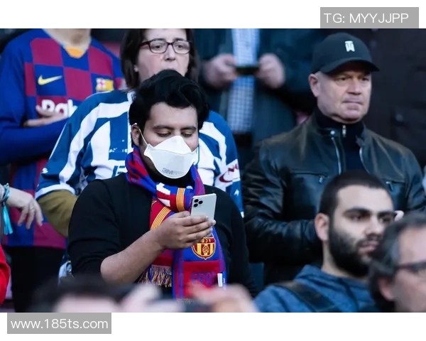 足球明星在公共场合是否坚持佩戴口罩的现状与影响分析